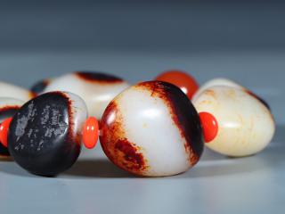 新疆和田玉黑皮籽料原石手串